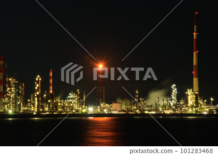 Factory at night in Oita city Factory at night in Oita city 101283468