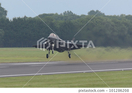 英國空軍F-35B閃電II起飛 英國空軍F-35B閃電II起飛 101286208