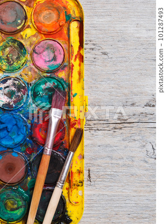 Used watercolor paintbox Used watercolor paintbox 101287493