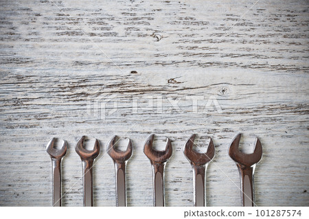 Silver spanners Silver spanners 101287574