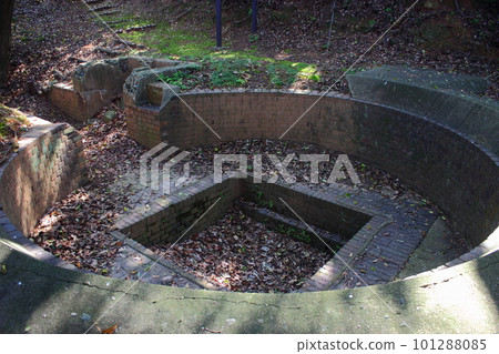 鐵向山探照燈基地遺跡 鐵向山探照燈基地遺跡 101288085