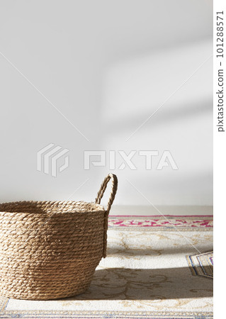 This room has a calm atmosphere with natural light. There are clay pots, glass bottles, coffee and various objects on the table. This room has a calm atmosphere with natural light. There are clay pots, glass bottles, coffee and various objects on the table. 101288571