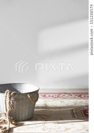 This room has a calm atmosphere with natural light. There are clay pots, glass bottles, coffee and various objects on the table. This room has a calm atmosphere with natural light. There are clay pots, glass bottles, coffee and various objects on the table. 101288574