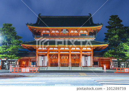 Heian Shrine Otenmon at night Heian Shrine Otenmon at night 101289739