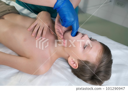 Session of craniosacral therapy, cure of teen boy's jaws by a doctor therapist. 101290947