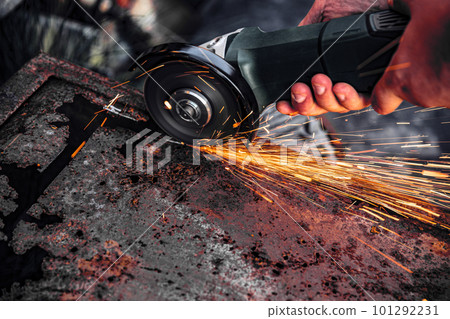 Manual metal sawing 101292231