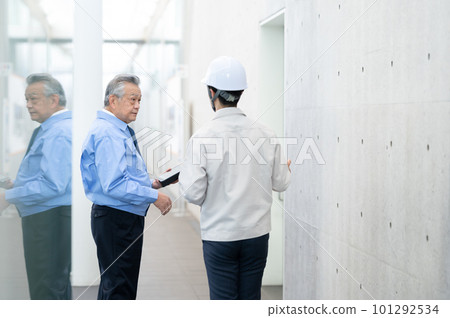 Man in work clothes Real estate developer Man in work clothes Real estate developer 101292534