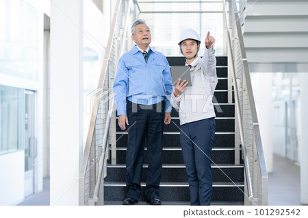 Man in work clothes Real estate developer Man in work clothes Real estate developer 101292542