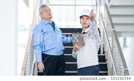 Man in work clothes Real estate developer 101292544