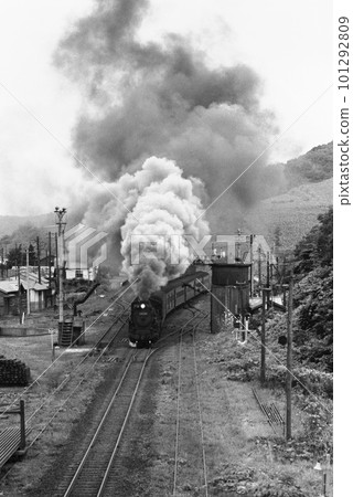 函館本線小澤站出發的D51旅客列車 函館本線小澤站出發的D51旅客列車 101292809