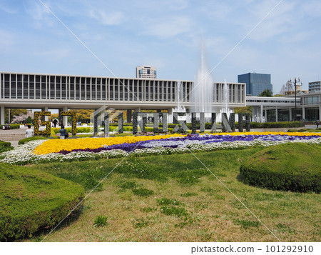 Hiroshima Peace Memorial Park and G7 welcome board 101292910