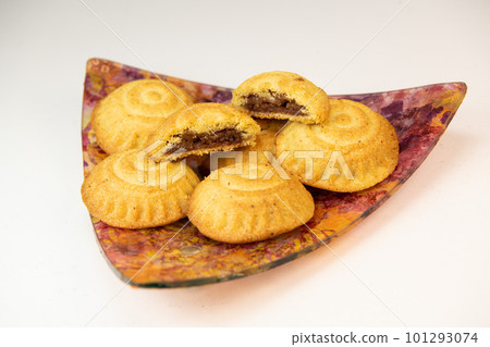 Traditional eid maamoul or mamoul cookies with dates, nuts, and jam, Arabic sweets for Aid al-Fitr Traditional eid maamoul or mamoul cookies with dates, nuts, and jam, Arabic sweets for Aid al-Fitr 101293074
