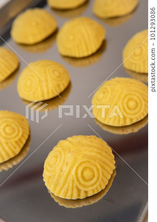 Traditional eid maamoul or mamoul cookies with dates, nuts, and jam, Arabic sweets for Aid al-Fitr 101293086