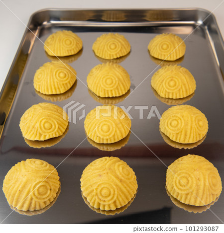 Traditional eid maamoul or mamoul cookies with dates, nuts, and jam, Arabic sweets for Aid al-Fitr 101293087