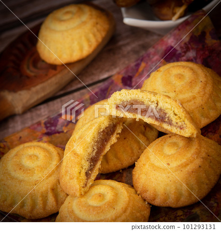 Traditional eid maamoul or mamoul cookies with dates, nuts, and jam, Arabic sweets for Aid al-Fitr 101293131