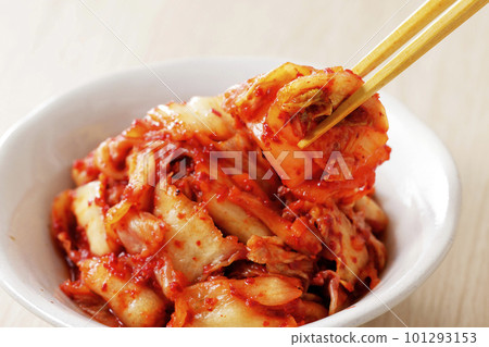 Spicy Chinese cabbage kimchi served on a white plate 101293153
