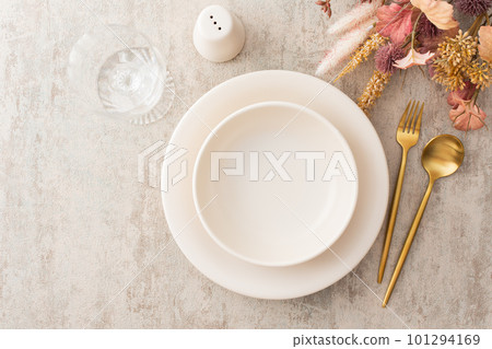 Table setting, top view 101294169