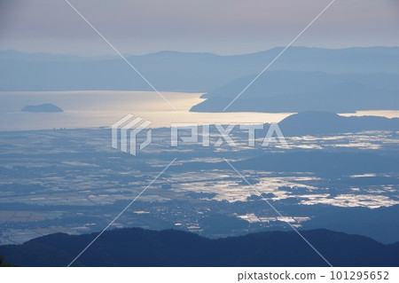 滋賀縣米原市 眺望伊吹山北部 101295652