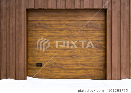 Roll-up wooden garage door 101295755