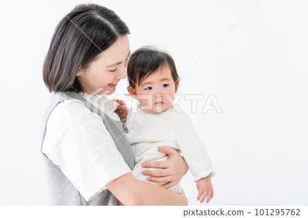 Baby mom hug child care Baby mom hug child care 101295762