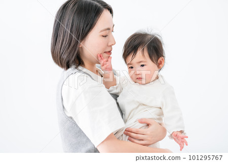 Baby mom hug child care 101295767