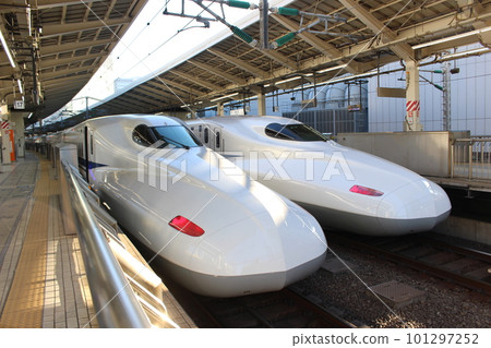 Shinkansen lining up Shinkansen lining up 101297252