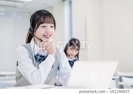 High school girl using a laptop in the classroom 101298037
