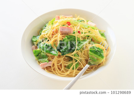 Classic Spring Pasta, Spring Cabbage and Bacon Peperoncino 101298689