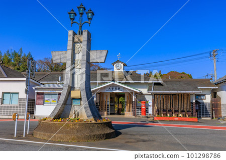 Otaki Station (Isumi Railway) in spring, Chiba Prefecture 101298786