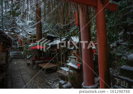 Scenery of Senbon Torii and Shogunai taken at Inari Shrine in Fushimi-ku, Kyoto City Scenery of Senbon Torii and Shogunai taken at Inari Shrine in Fushimi-ku, Kyoto City 101298788
