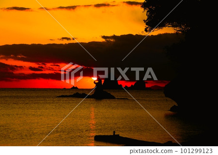 夕陽西下的茜海 101299123