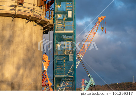 Construction site of the Shin-Meishin Expressway in Hirakata City, Osaka Prefecture 101299317
