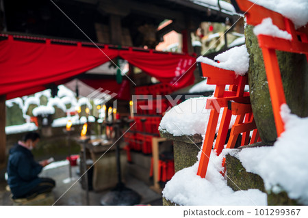 Construction site of the Shin-Meishin Expressway in Hirakata City, Osaka Prefecture 101299367