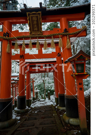 Construction site of the Shin-Meishin Expressway in Hirakata City, Osaka Prefecture 101299371