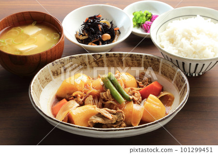 美味的肉和土豆套餐 101299451
