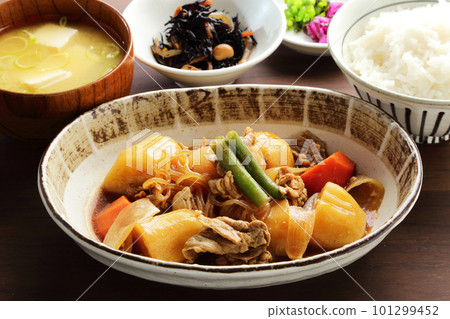 Nikujaga套餐上桌 101299452