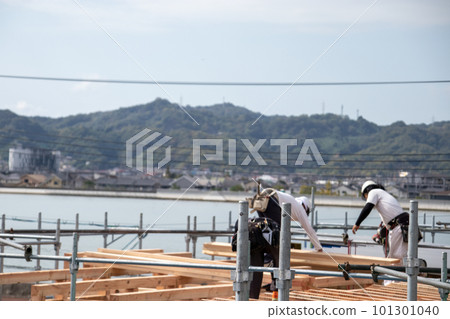 住宅建築工地的高空作業和起重機 住宅建築工地的高空作業和起重機 101301040