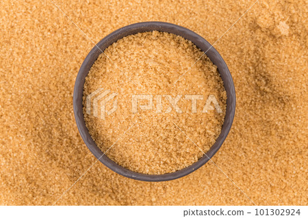 brown sugar in dark bowl 101302924