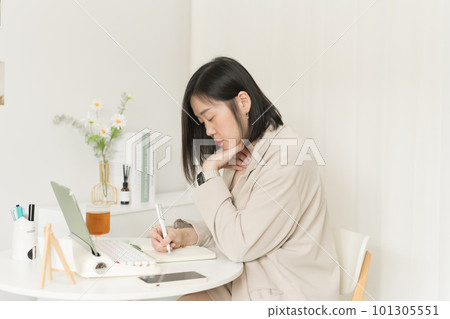 asian business and writer woman writing new her idea on book asian business and writer woman writing new her idea on book 101305551