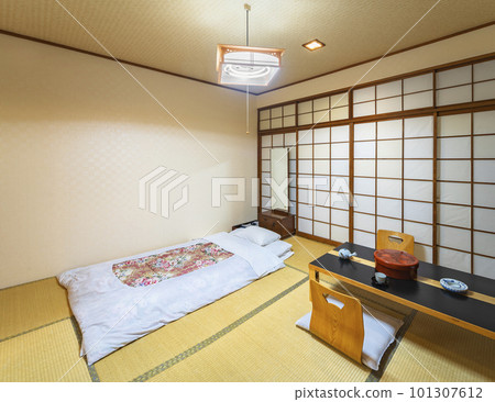 [Domestic] Tatami room with Japanese-style futon 101307612