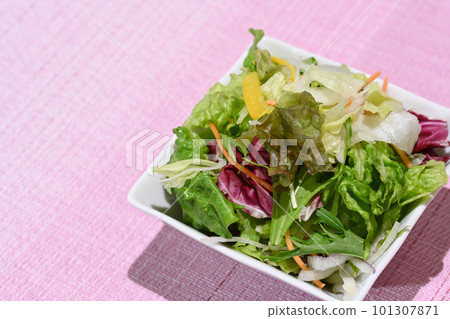 Fresh salad 101307871