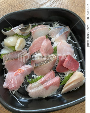 生魚片拼盤 生魚片拼盤 101309096