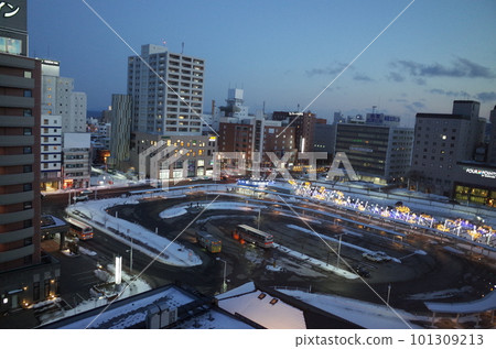 函館站前的雪景_夜景 函館站前的雪景_夜景 101309213
