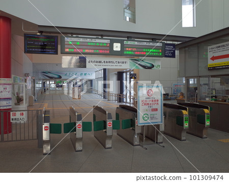 Scenery of the ticket gate_JR Hakodate Station 101309474
