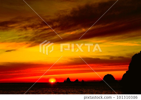 明亮的日落 101310386