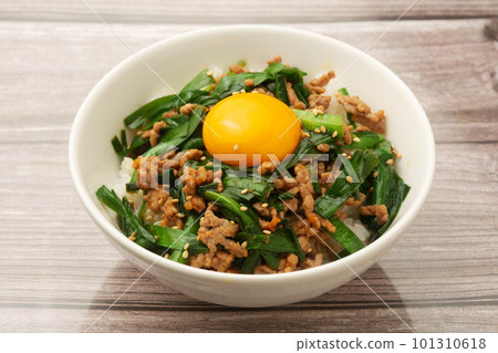 Minced meat and leek stamina bowl 101310618