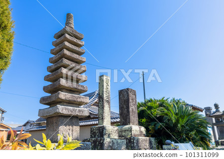 《福岡縣》築後市光明寺石九層塔對馬 《福岡縣》築後市光明寺石九層塔對馬 101311099