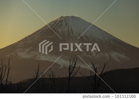 Mt.Fuji with sunset sky and orange color seen from the Hakone Ropeway in Hakone-machi, Ashigarashimo-gun, Kanagawa Prefecture, Japan 101312100