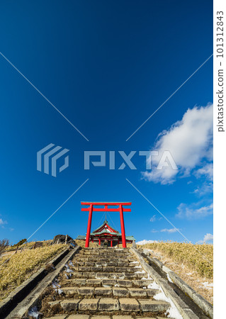 Japan Torii of Hakone Motomiya at the summit of Mt. Komagatake in Hakone-machi, Ashigarashimo-gun, Kanagawa Prefecture Japan Torii of Hakone Motomiya at the summit of Mt. Komagatake in Hakone-machi, Ashigarashimo-gun, Kanagawa Prefecture 101312843