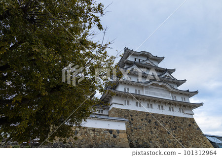 從日本兵庫縣姬路市姬路城備前丸遺址看到的主要天守閣 101312964